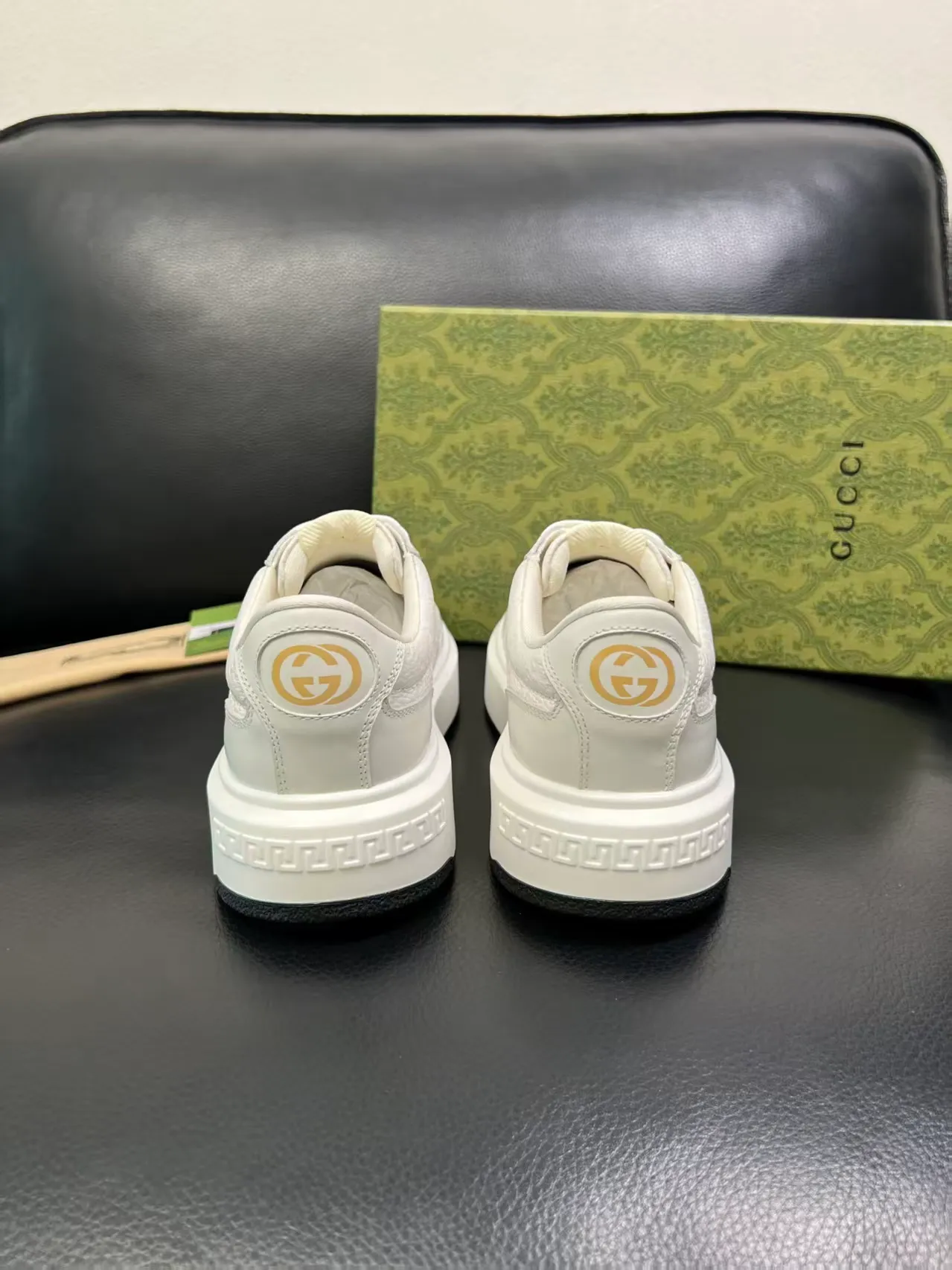 P460 new men's shoes GUCCI [Lightning] latest shoes are shipped. Original quality, fashionable, made of special materials, sheepskin lining, brand new packaging. The foot feels super comfortable and the workmanship is impeccable. Size: Male 38-45, No. 058